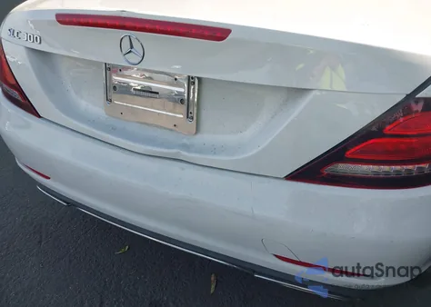 2017 Mercedes-Benz Slc 300 z USA, uszkodzony, nr VIN WDDPK3JA0HF128044